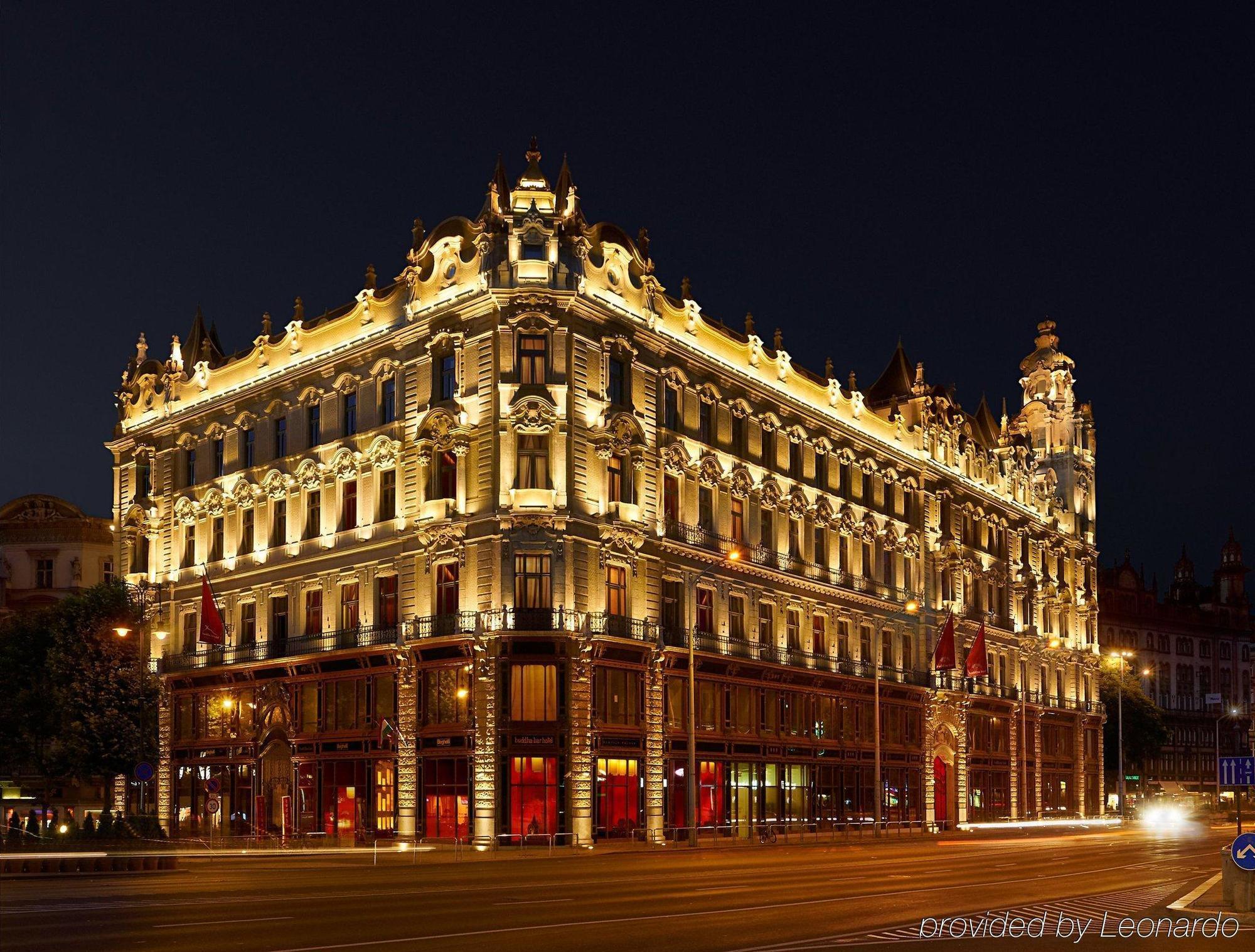 Buddha-Bar Hotel Budapest Klotild Palace Room photo The hotel at night
