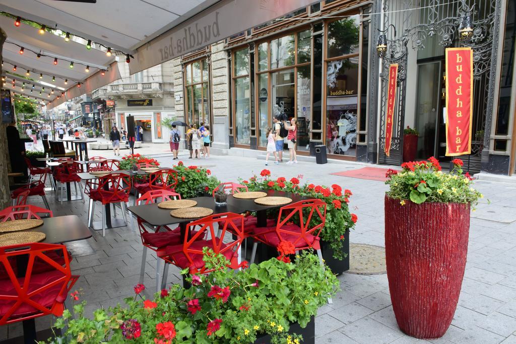 Buddha-Bar Hotel Budapest Klotild Palace Exterior photo The outdoor seating area