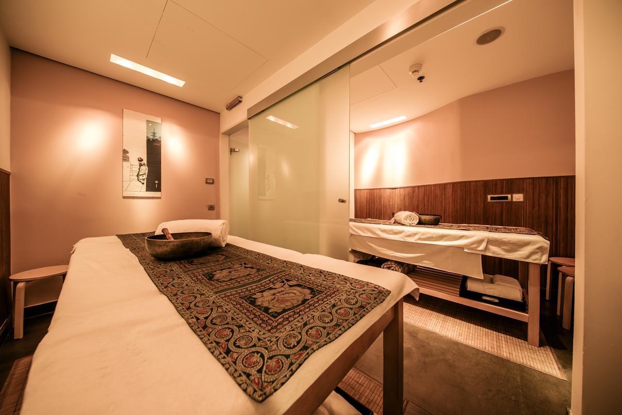 Buddha-Bar Hotel Budapest Klotild Palace Exterior photo A massage room at a spa in Hong Kong
