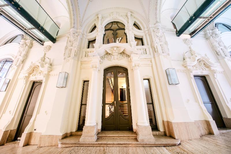 Buddha-Bar Hotel Budapest Klotild Palace Exterior photo Entrance to the museum