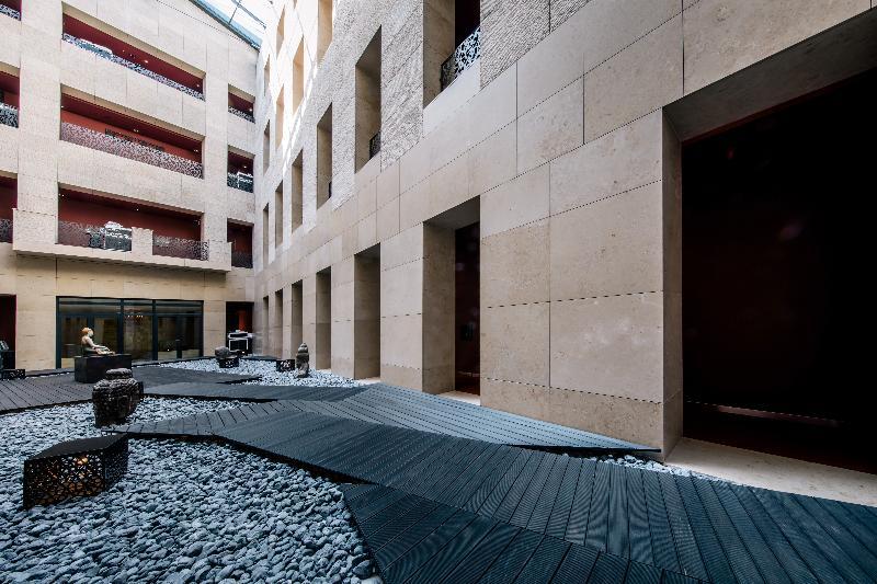 Buddha-Bar Hotel Budapest Klotild Palace Exterior photo The courtyard of the museum