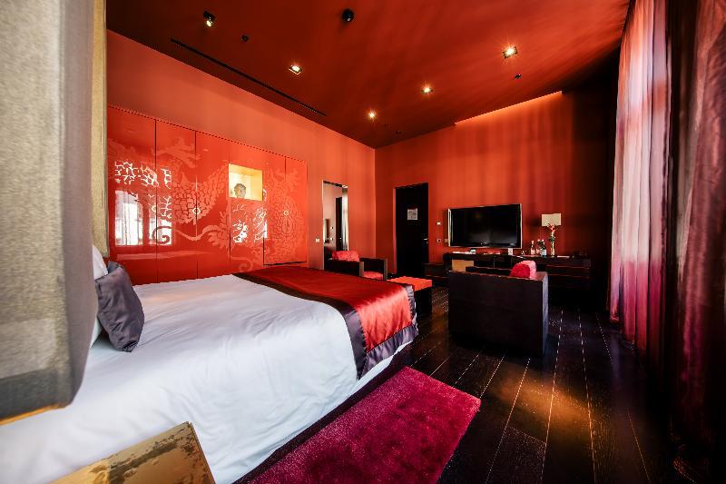 Buddha-Bar Hotel Budapest Klotild Palace Exterior photo A room at the Mandarin Oriental, Munich
