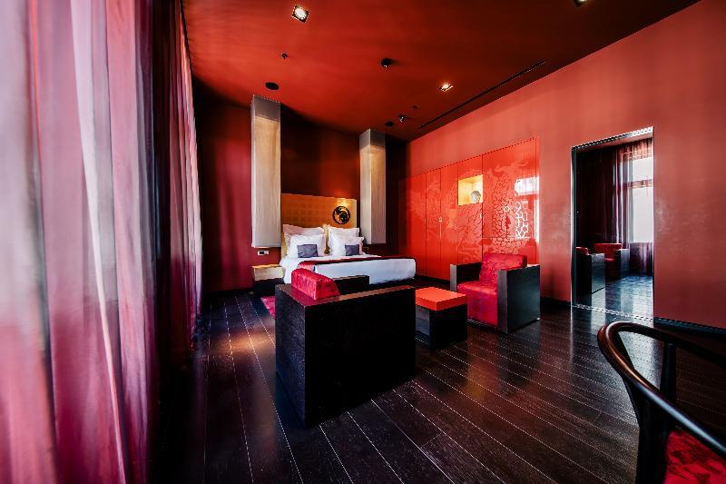 Buddha-Bar Hotel Budapest Klotild Palace Exterior photo A suite at the Mandarin Oriental, Munich