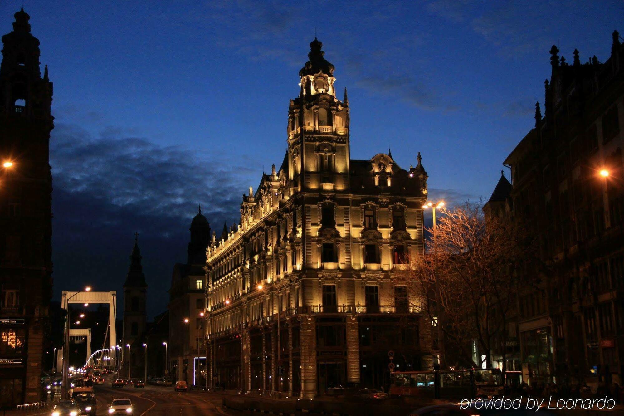 Buddha-Bar Hotel Budapest Klotild Palace Exterior photo The hotel at night